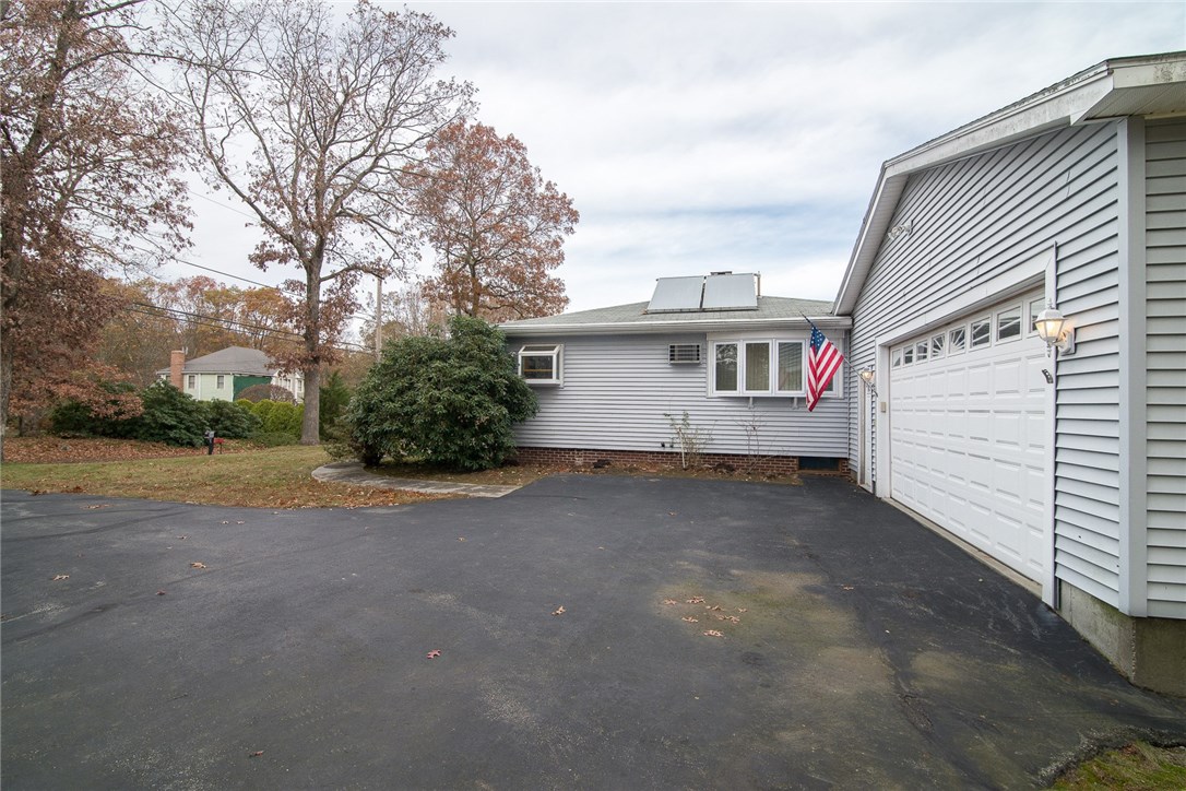 124 Angell Road Lincoln, RI 02865 - Photo 4 of 29 Gallery Image 4
