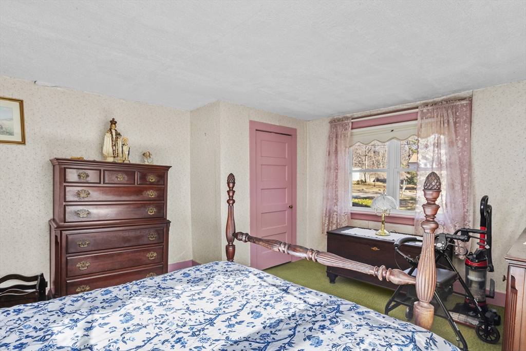 7 Wendover Road Holden, MA 01520 - Photo 14 of 28 a room with a bed and a window
