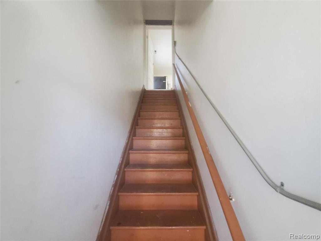 9334 Charest Street Hamtramck, MI 48212 - Photo 3 of 9