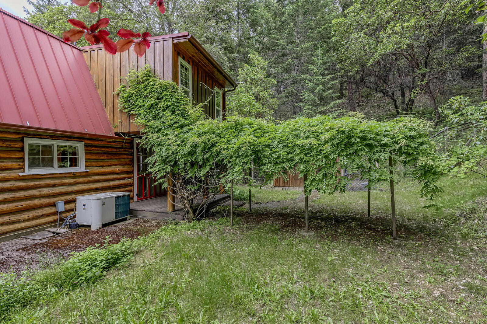 2266 Knowles Road Medford, OR 97501 - Photo 27 of 40 Back of the home