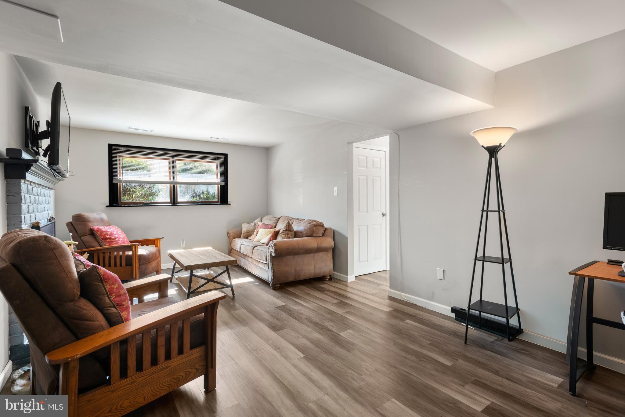 5005 Farming Ridge Boulevard Reading, PA 19606 - Photo 19 of 25 a living room with furniture and a window