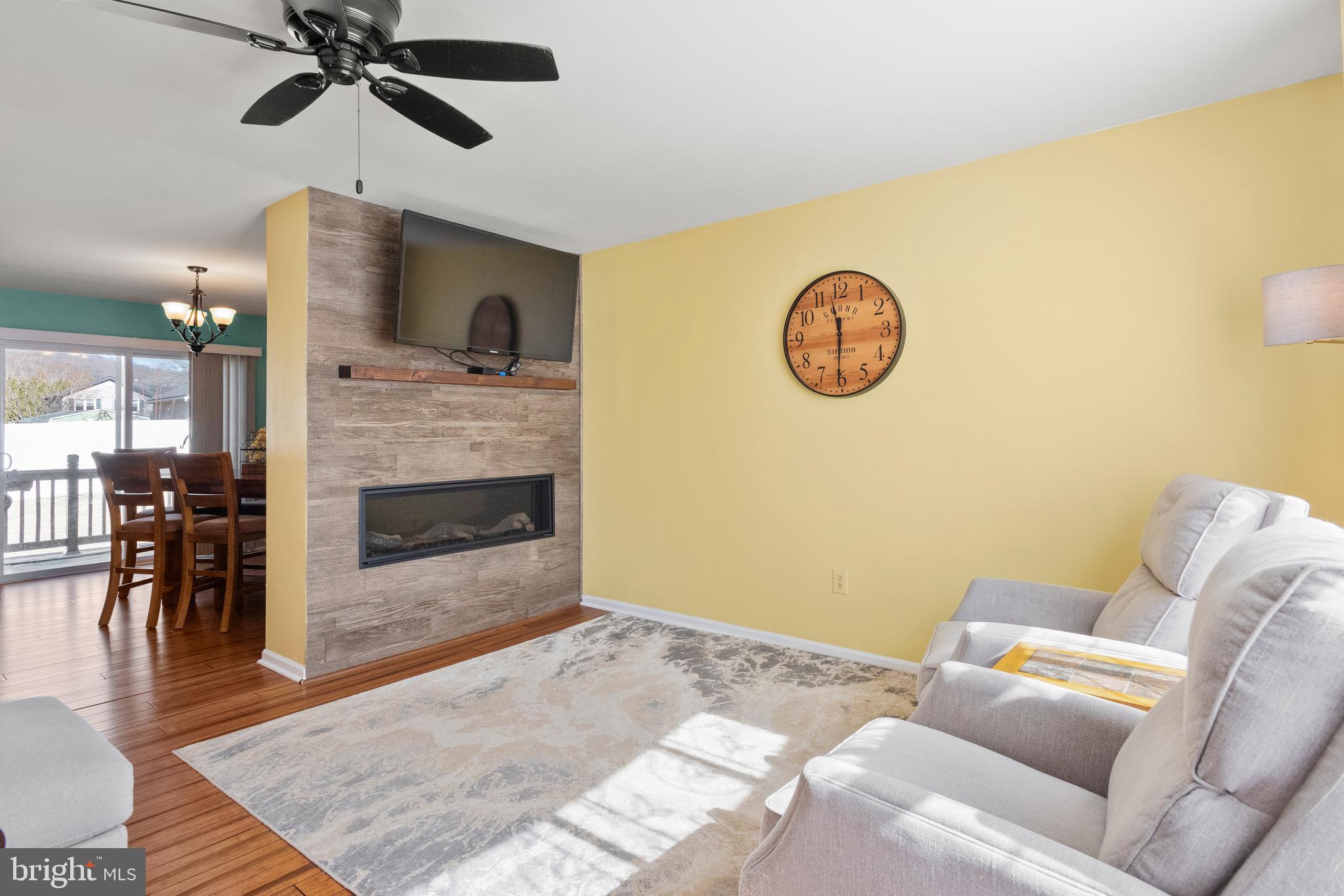 5005 Farming Ridge Boulevard Reading, PA 19606 - Photo 4 of 25 a living room with furniture and a fireplace