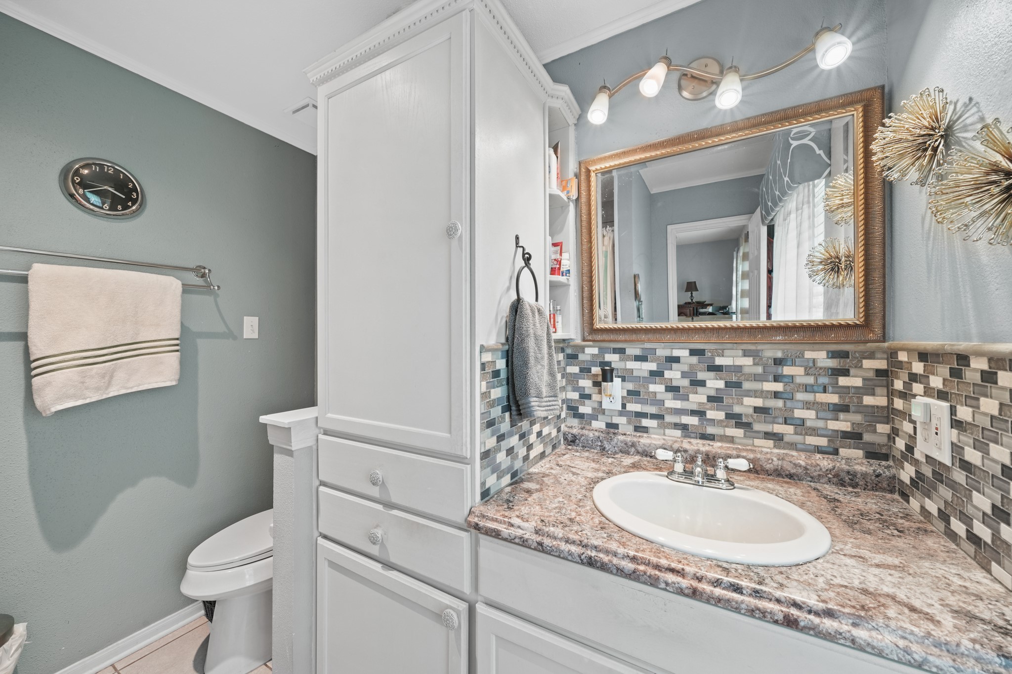 4911 Brister Road Rosharon, TX 77583 - Photo 17 of 31 Primary bath