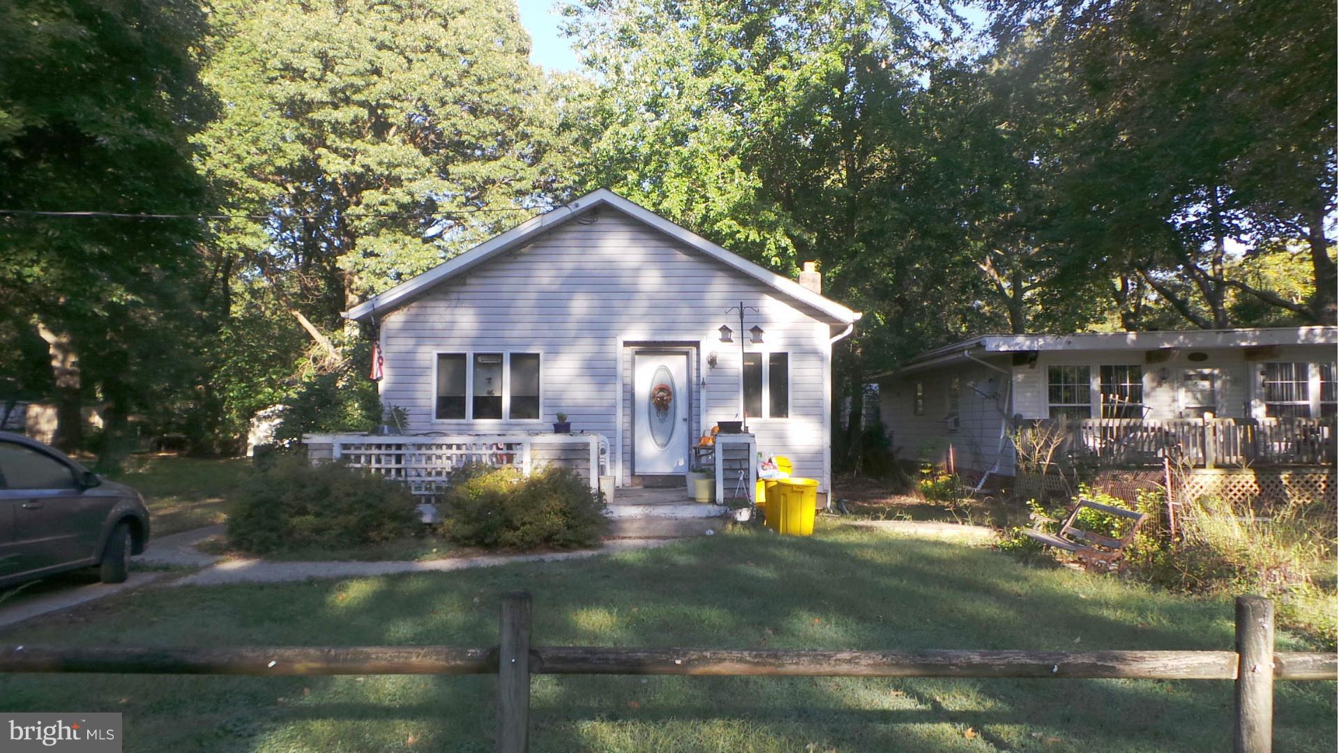 318 Dorchester Road Pasadena, MD 21122 - Photo 2 of 11 a front view of a house with garden