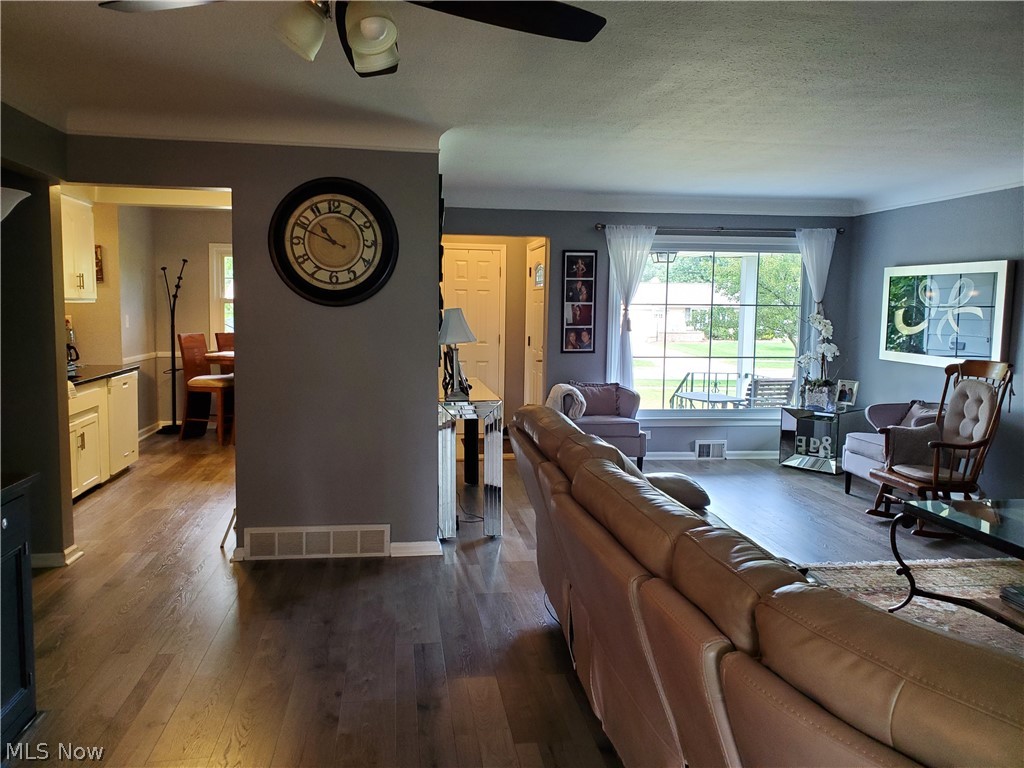 6442 Fairhaven Road Cleveland, OH 44124 - Photo 7 of 28