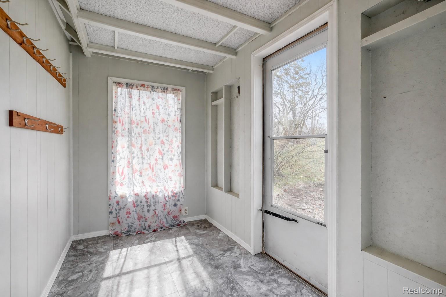 13343 Fenton Road Fenton, MI 48430 - Photo 8 of 45 Image 7 - Fenton .jpg