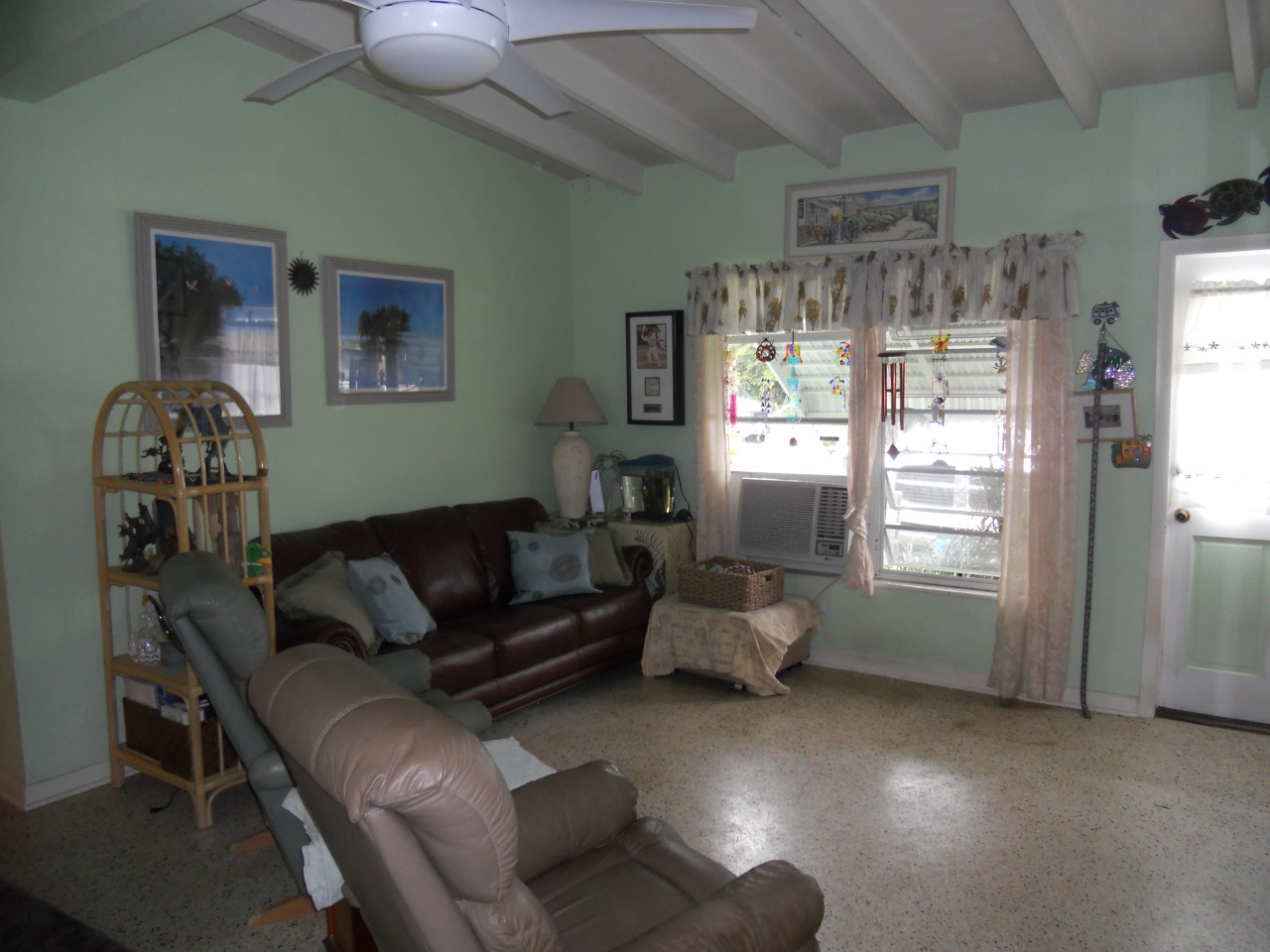 138 1st Road Key Largo, FL 33037 - Photo 2 of 7 Living Area