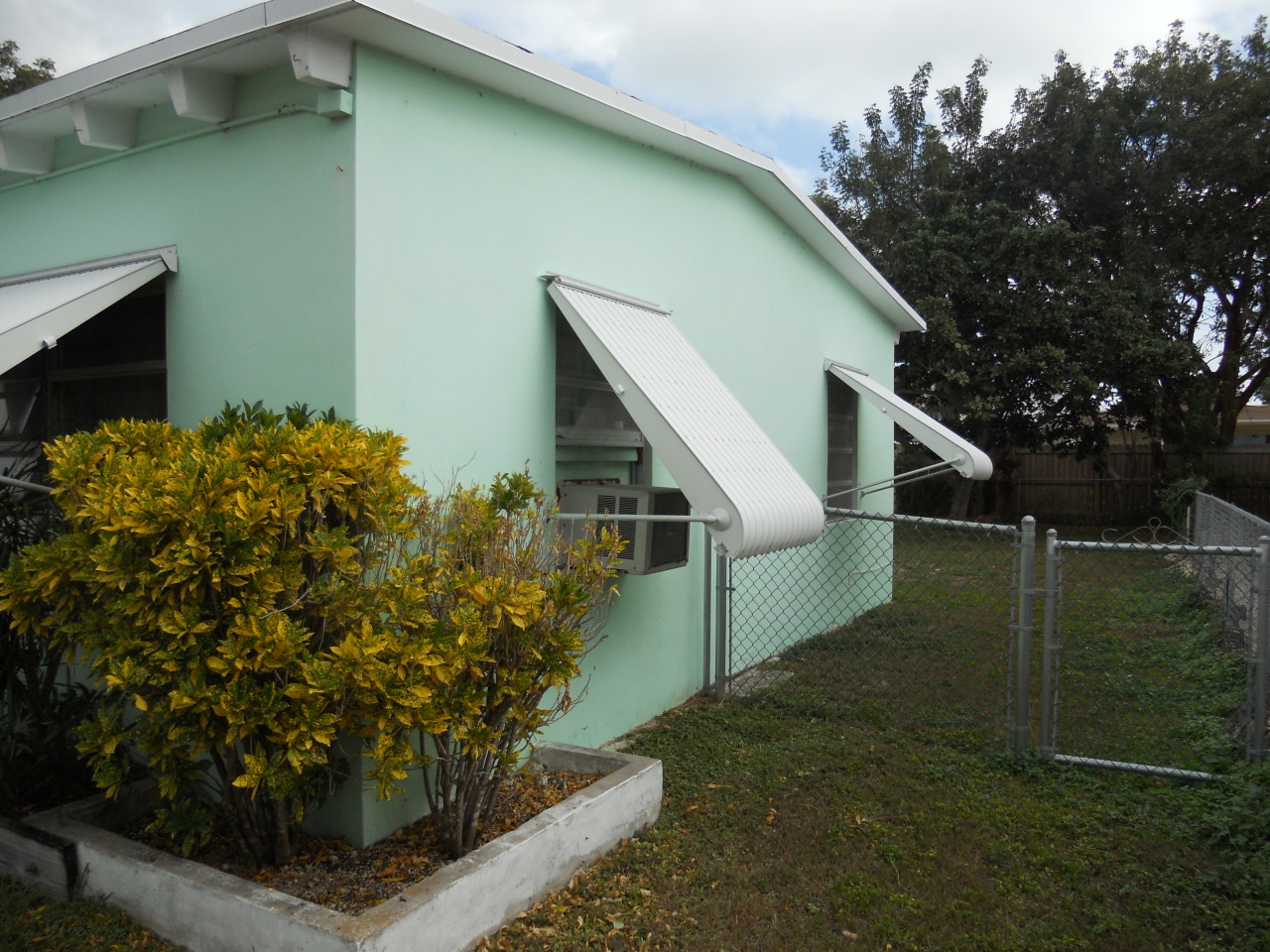 138 1st Road Key Largo, FL 33037 - Photo 7 of 7 Side Yard