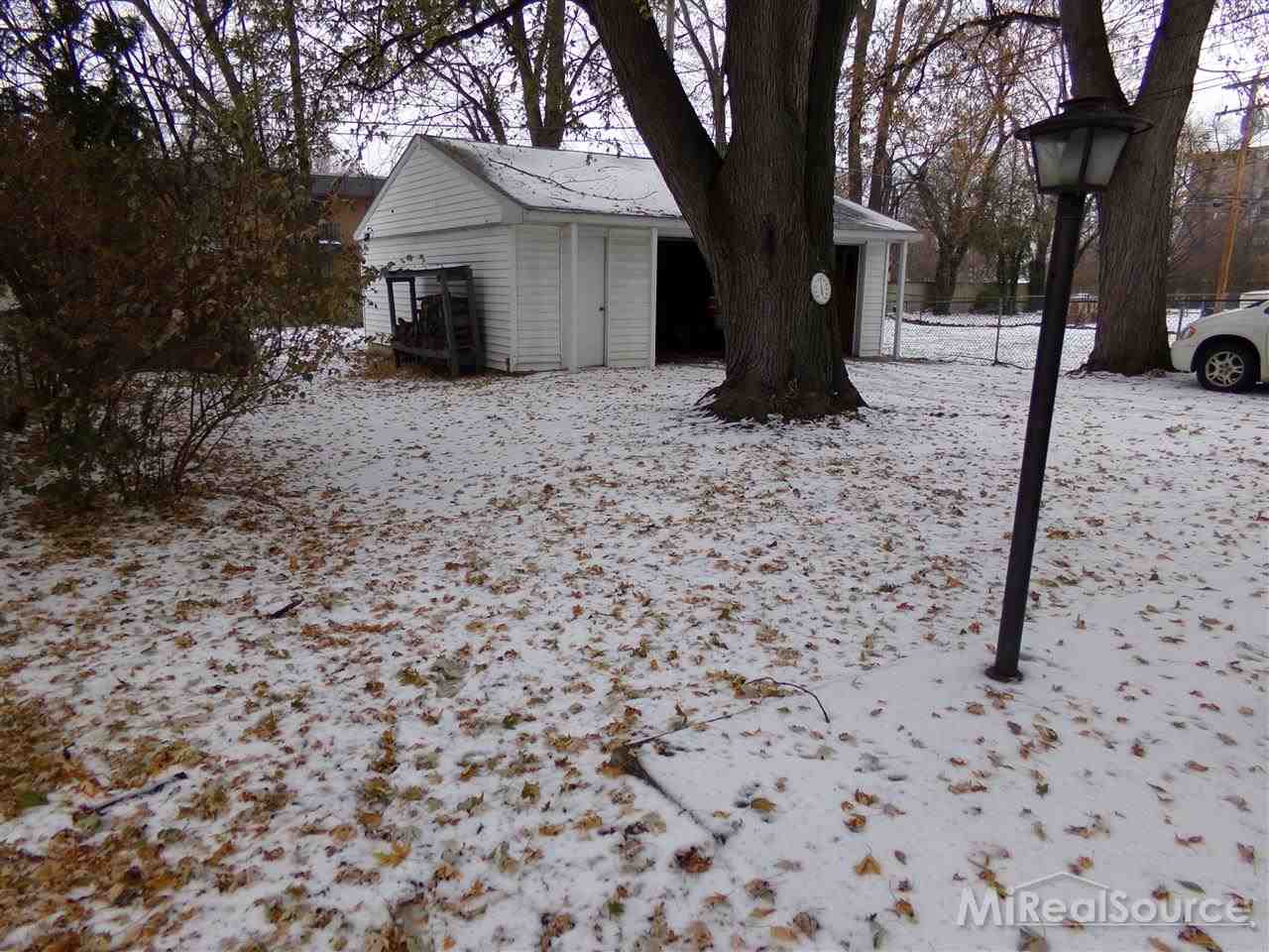 2237 Oxford Road Berkley, MI 48072 - Photo 30 of 35
