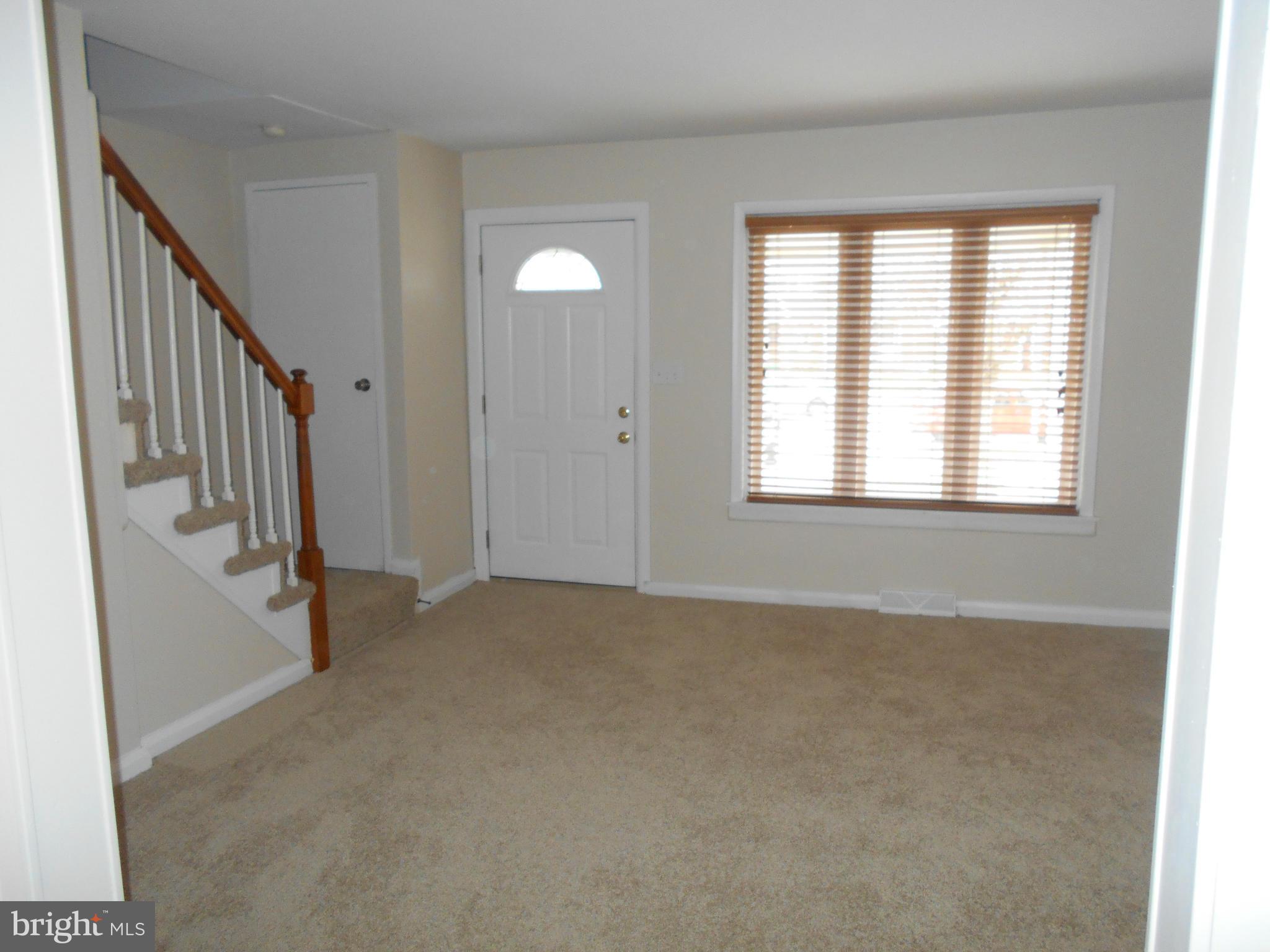 8039 Wallace Road Baltimore, MD 21222 - Photo 4 of 9 Family Room