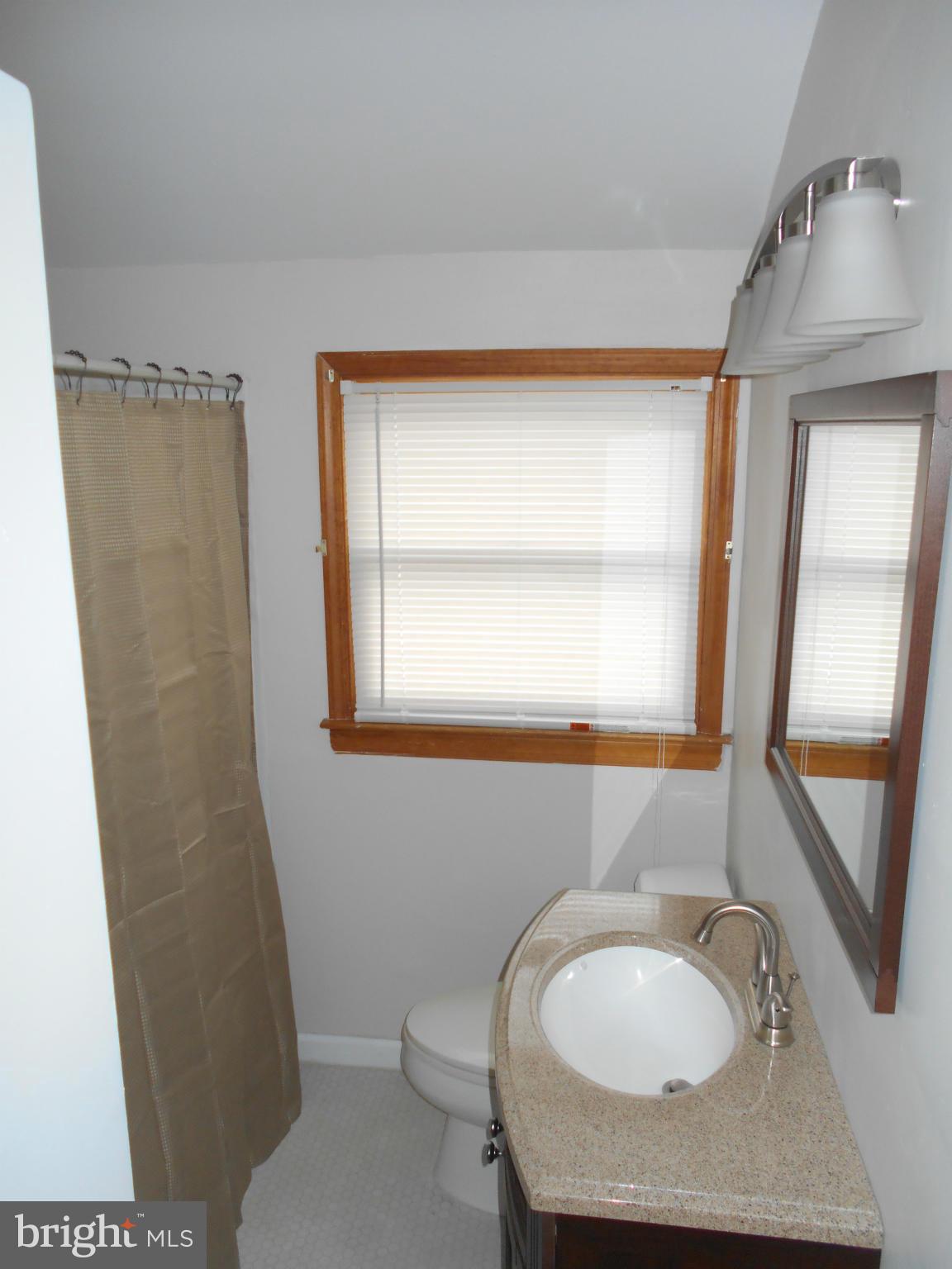 8039 Wallace Road Baltimore, MD 21222 - Photo 6 of 9 Bath