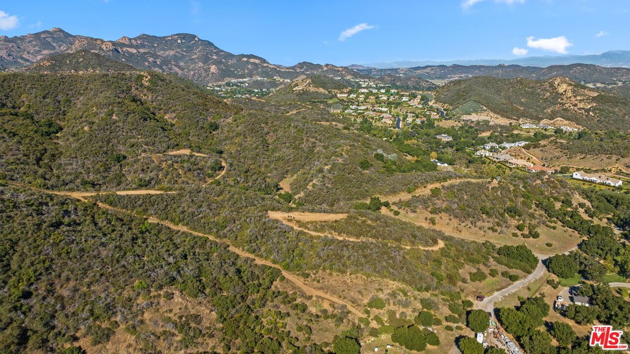 622 East Carlisle Road Thousand Oaks, CA 91361 - Photo 4 of 6 a view of city and mountain