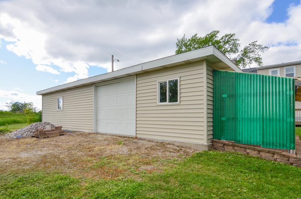 3672 Finger Road Green Bay, WI 54311 - Photo 4 of 40