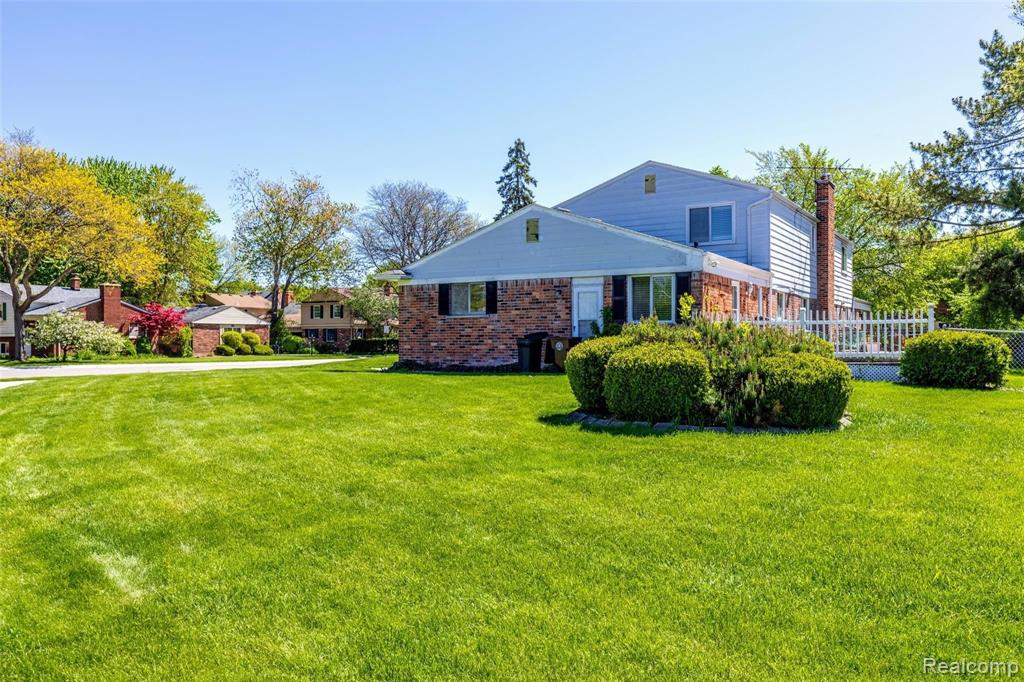 1007 Vernier Road Grosse Pointe, MI 48236 - Photo 31 of 50