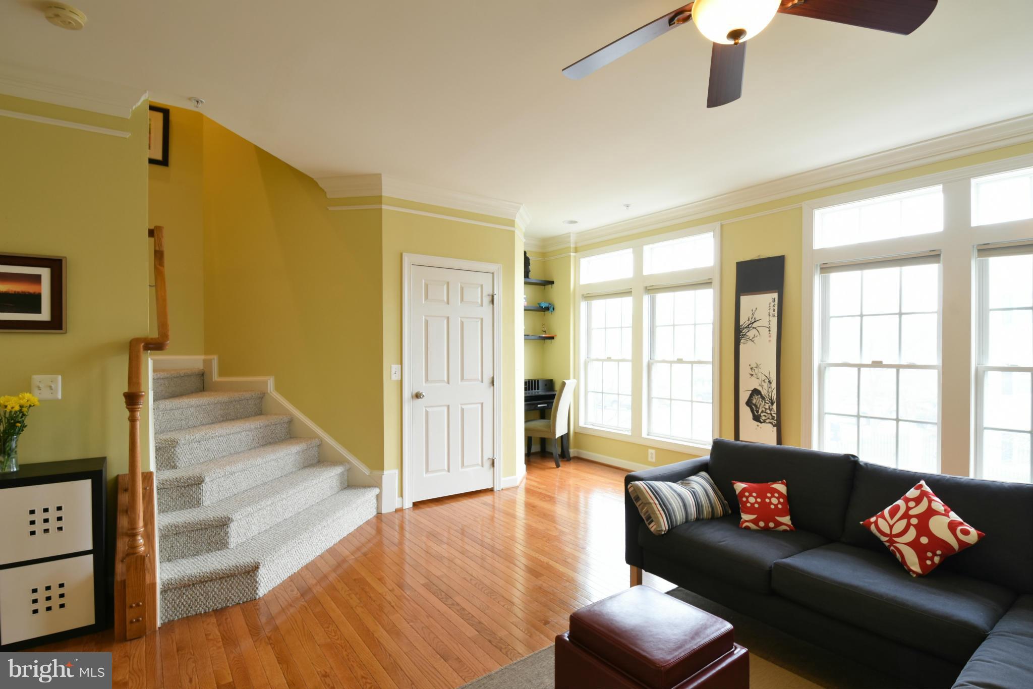 804 West Glebe Road Alexandria, VA 22305 - Photo 3 of 30 Living Room