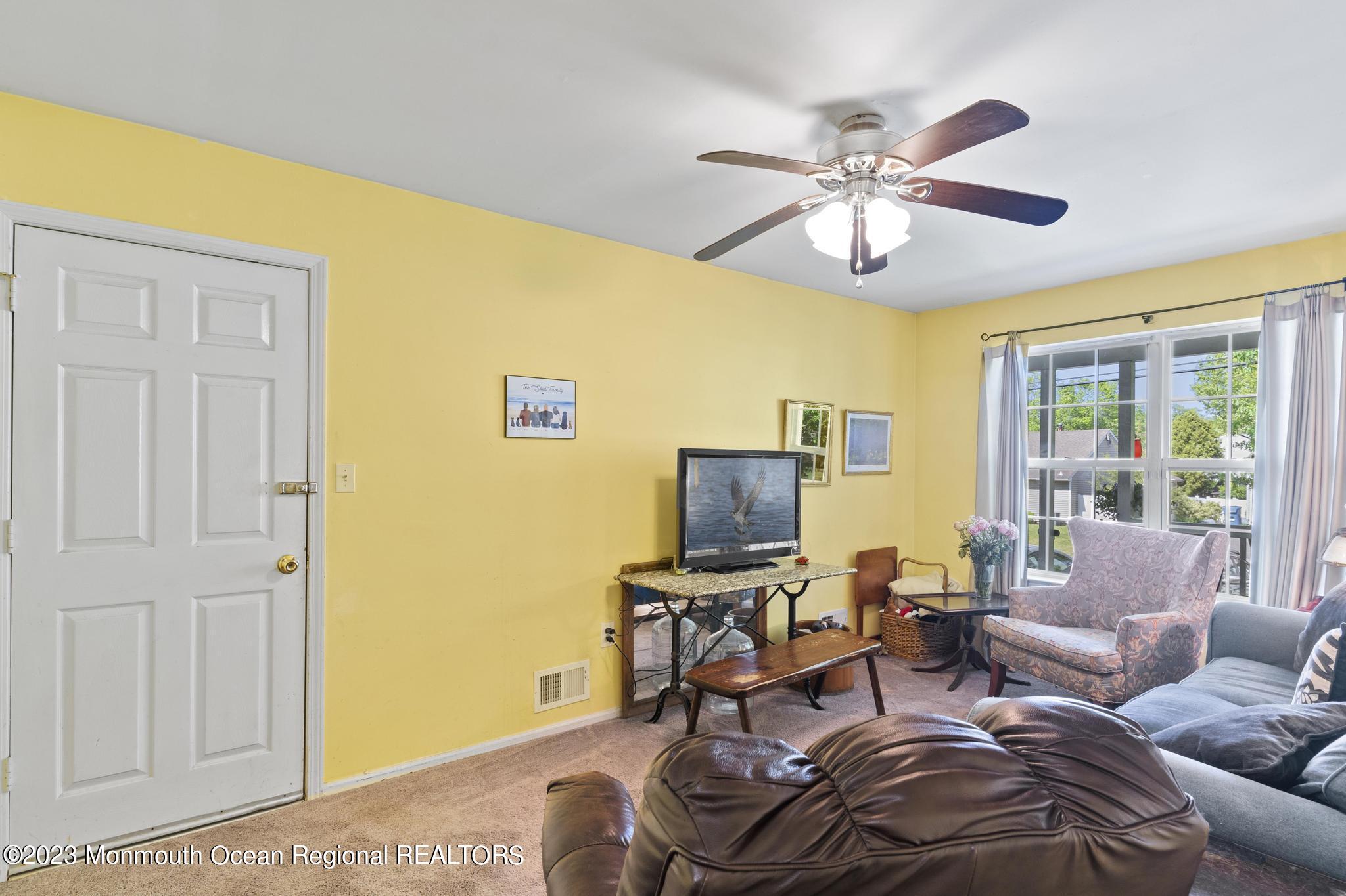 317 Green Acres Road Manchester Township, NJ 08759 - Photo 15 of 33 317 Green Acers (16)