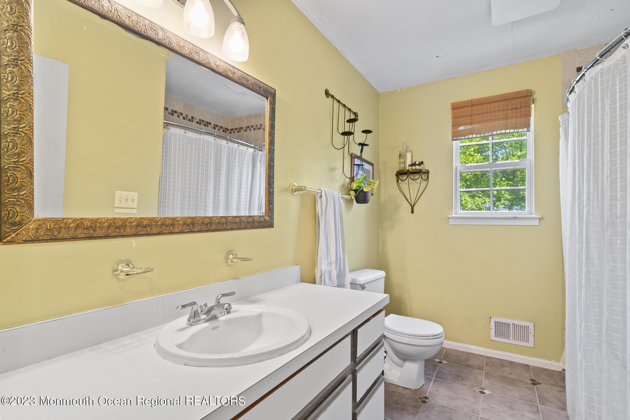 317 Green Acres Road Manchester Township, NJ 08759 - Photo 16 of 33 317 Green Acers (17)