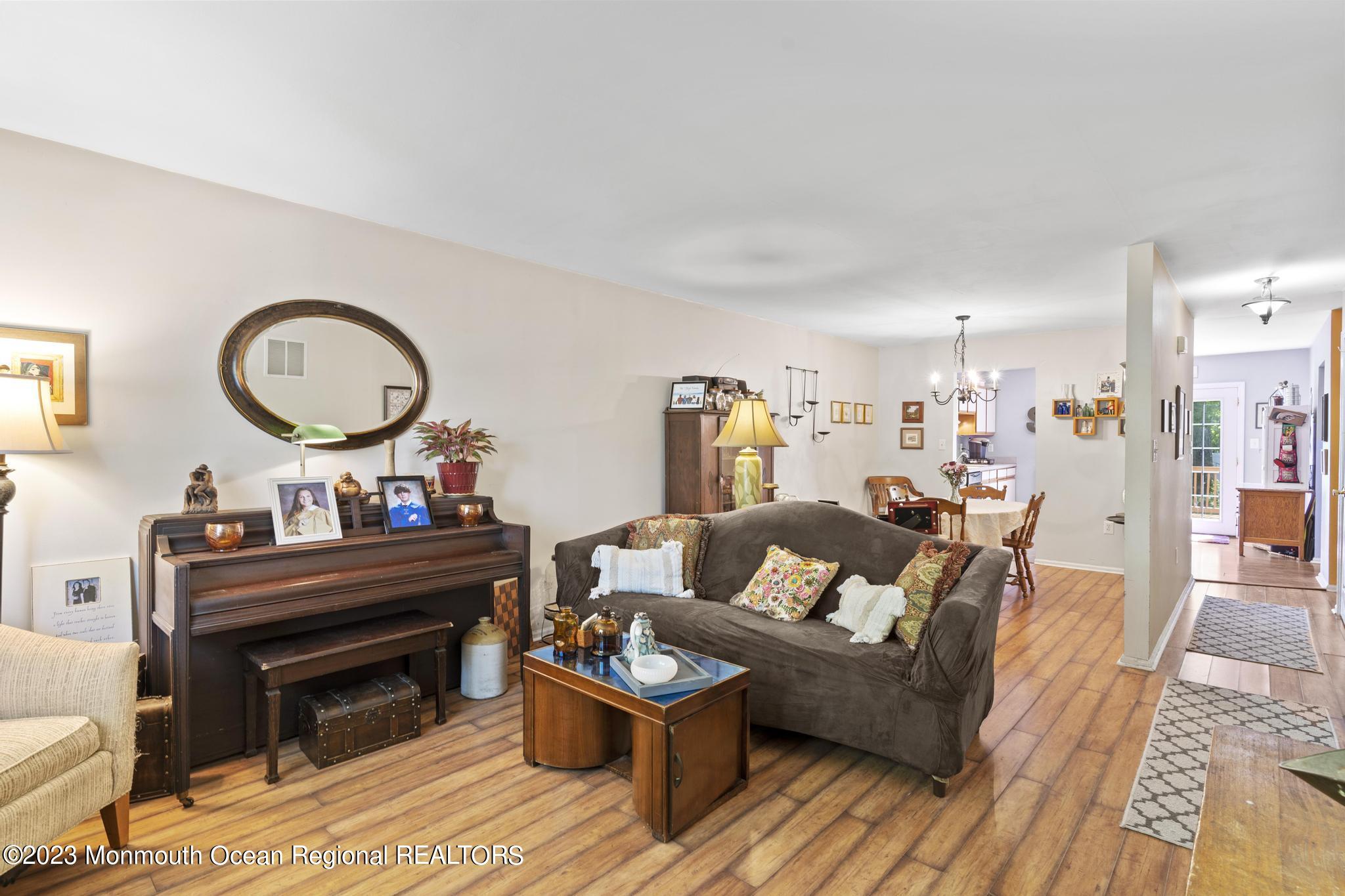 317 Green Acres Road Manchester Township, NJ 08759 - Photo 5 of 33 317 Green Acers (13)