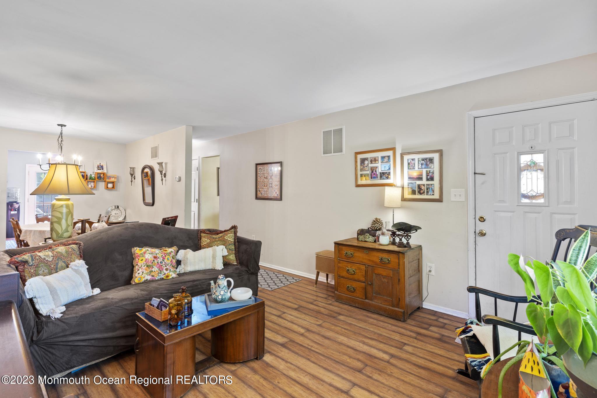 317 Green Acres Road Manchester Township, NJ 08759 - Photo 6 of 33 317 Green Acers (14)