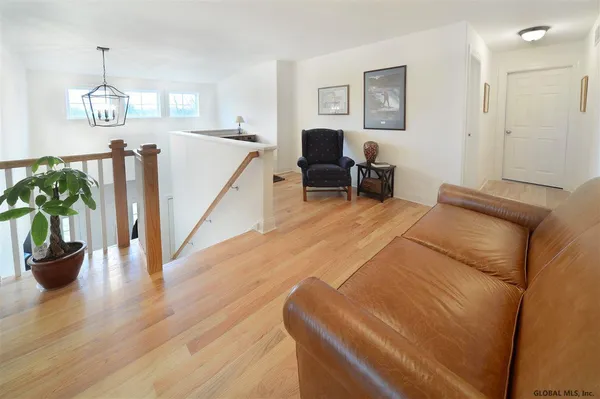 $583,500 | 61 Lakepointe Way, Saratoga Springs, NY 12866