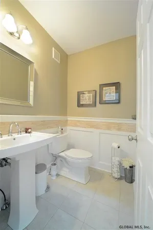 $583,500 | 61 Lakepointe Way, Saratoga Springs, NY 12866