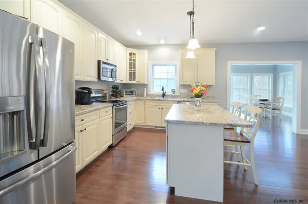 $583,500 | 61 Lakepointe Way, Saratoga Springs, NY 12866