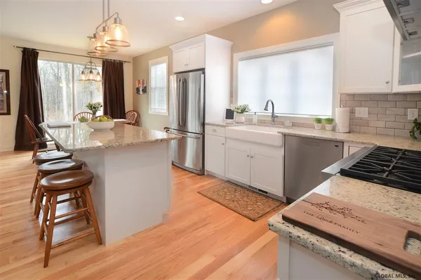 $583,500 | 61 Lakepointe Way, Saratoga Springs, NY 12866