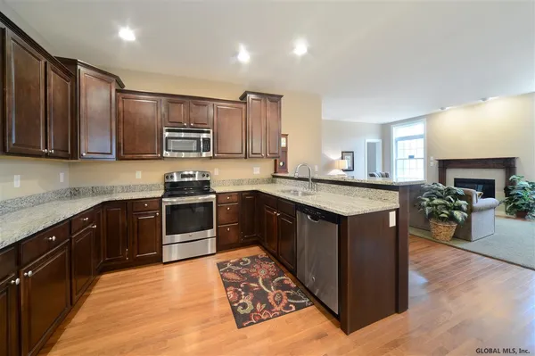 $583,500 | 61 Lakepointe Way, Saratoga Springs, NY 12866