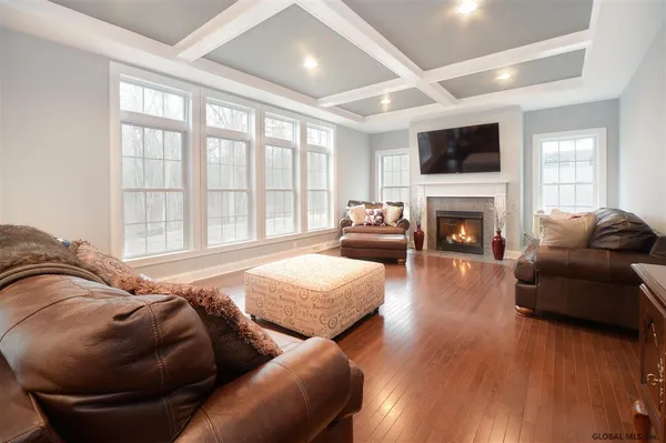 $583,500 | 61 Lakepointe Way, Saratoga Springs, NY 12866