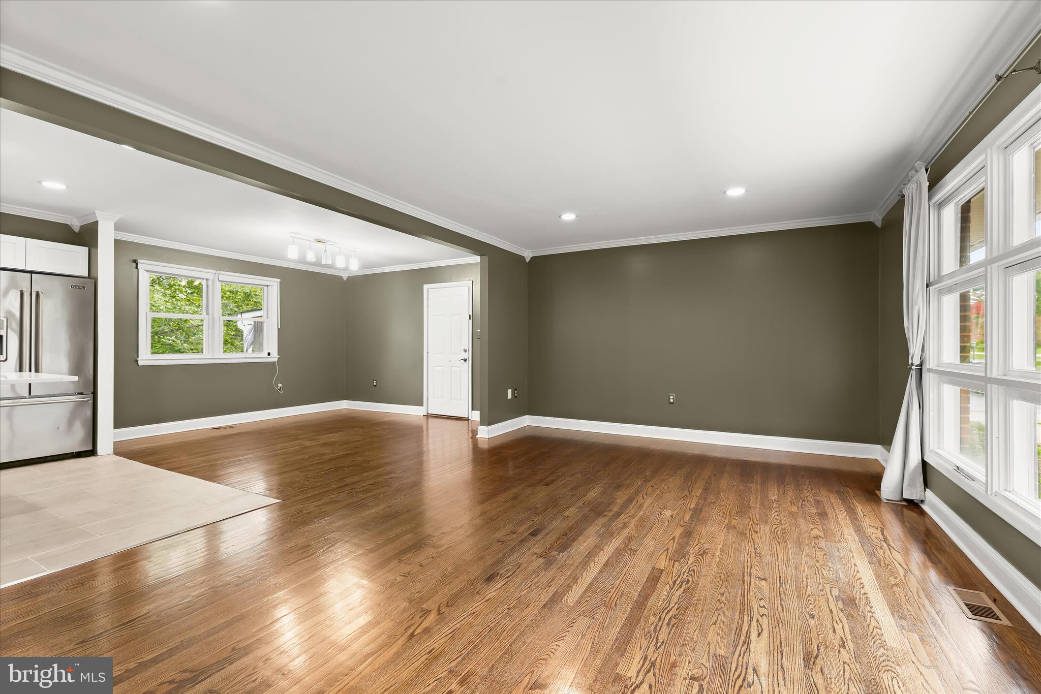 11713 Wayneridge Street Fulton, MD 20759 - Photo 11 of 52 Living Room