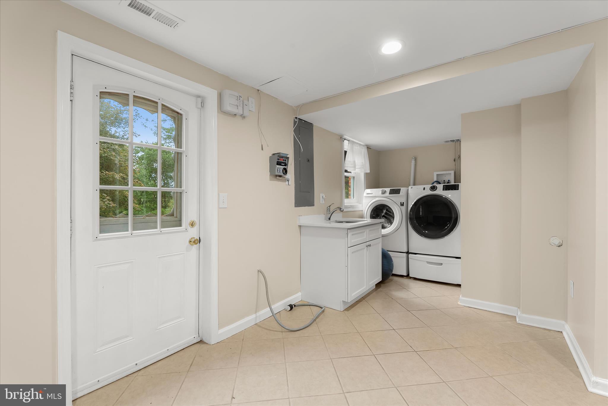 11713 Wayneridge Street Fulton, MD 20759 - Photo 36 of 52 Laundry Room