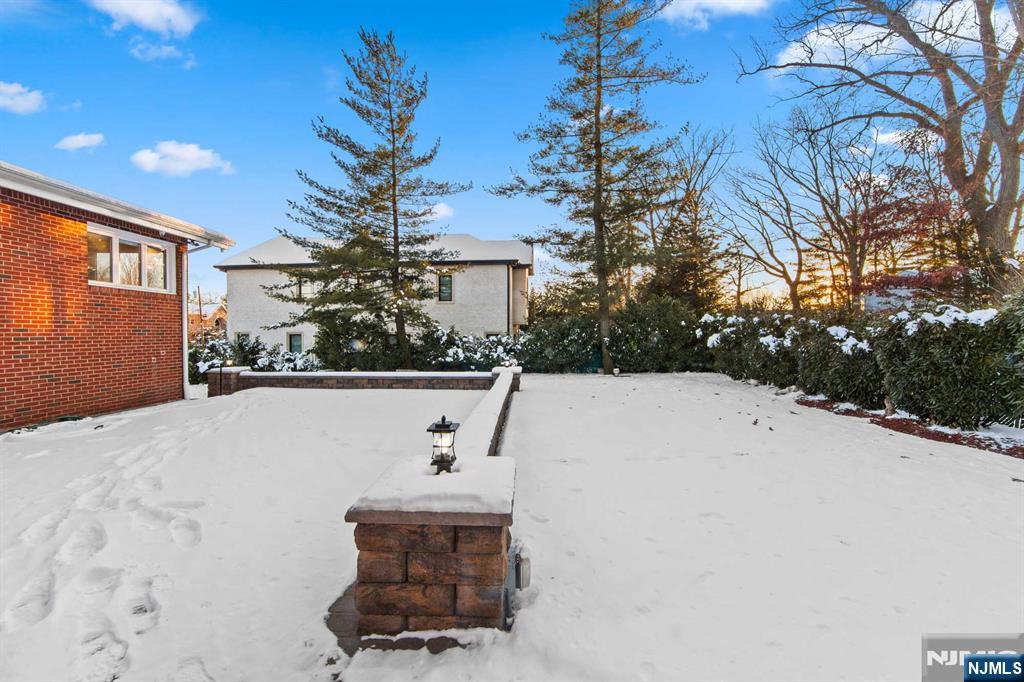 662 Summit Street Englewood Cliffs, NJ 07632 - Photo 11 of 48