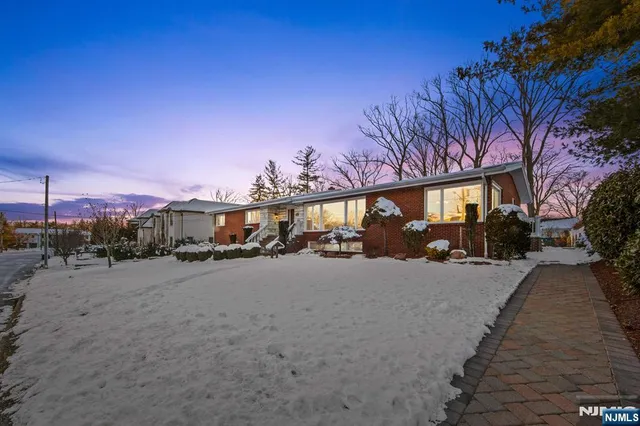 $2,799,000 | 662 Summit Street, Englewood Cliffs, NJ 07632