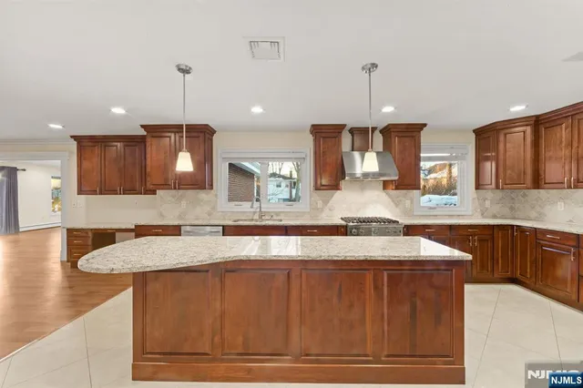 $2,799,000 | 662 Summit Street, Englewood Cliffs, NJ 07632