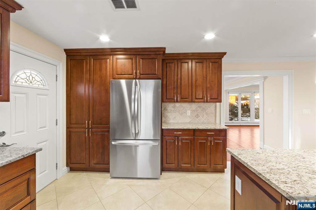 662 Summit Street Englewood Cliffs, NJ 07632 - Photo 22 of 48