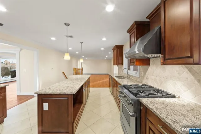 $2,799,000 | 662 Summit Street, Englewood Cliffs, NJ 07632