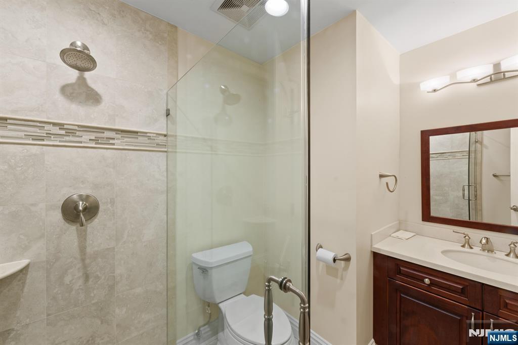 662 Summit Street Englewood Cliffs, NJ 07632 - Photo 29 of 48