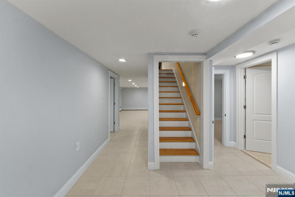 662 Summit Street Englewood Cliffs, NJ 07632 - Photo 39 of 48