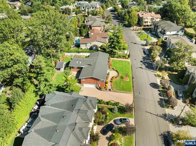 $2,799,000 | 662 Summit Street, Englewood Cliffs, NJ 07632