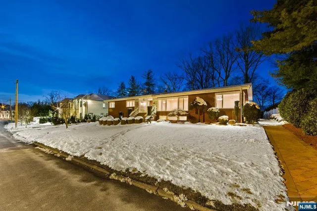 $2,799,000 | 662 Summit Street, Englewood Cliffs, NJ 07632