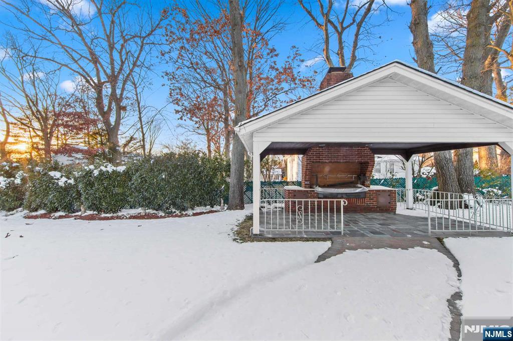 662 Summit Street Englewood Cliffs, NJ 07632 - Photo 7 of 48