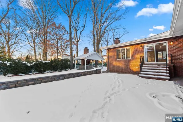 $2,799,000 | 662 Summit Street, Englewood Cliffs, NJ 07632
