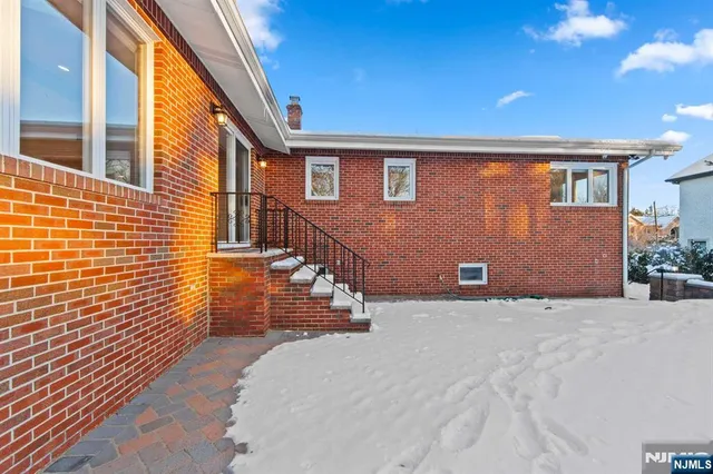 $2,799,000 | 662 Summit Street, Englewood Cliffs, NJ 07632