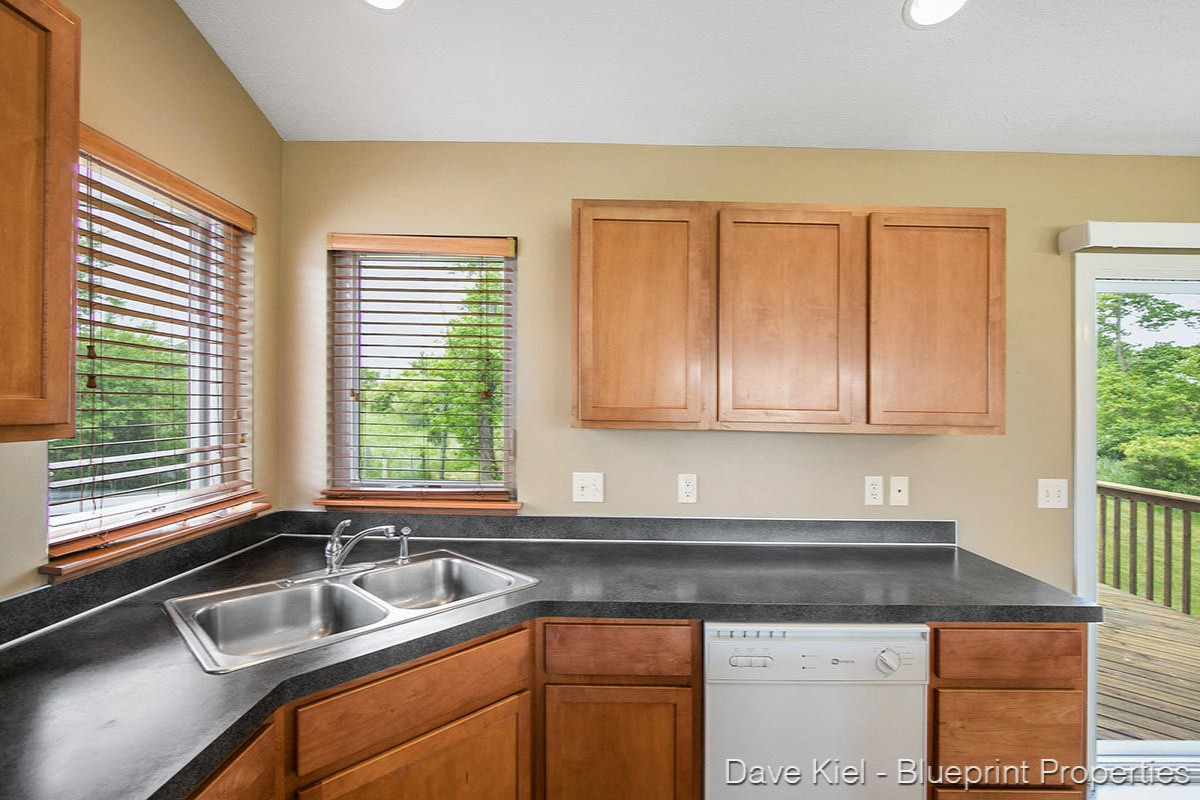 431 Seneca Ridge Drive Middleville, MI 49333 - Photo 8 of 23 IMG_0438