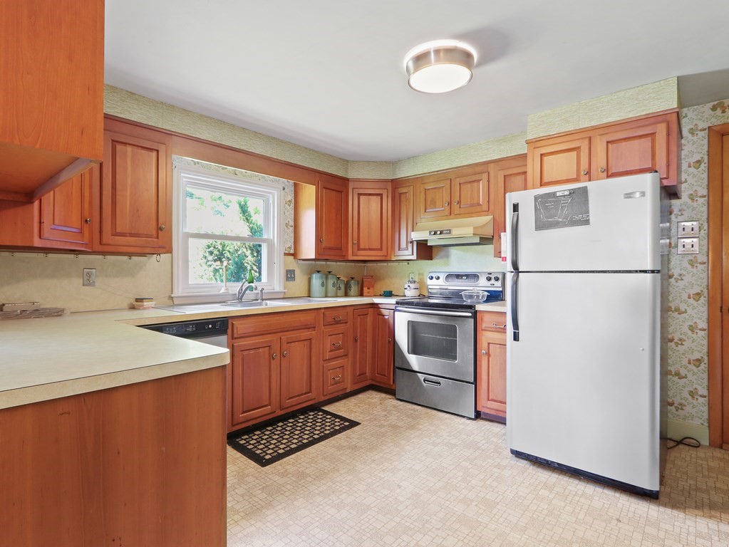 14 Snow Road Grafton, MA 01536 - Photo 7 of 22 Gallery Image 7