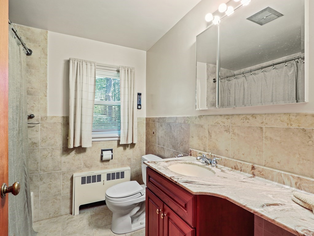 14 Snow Road Grafton, MA 01536 - Photo 9 of 22 Gallery Image 9