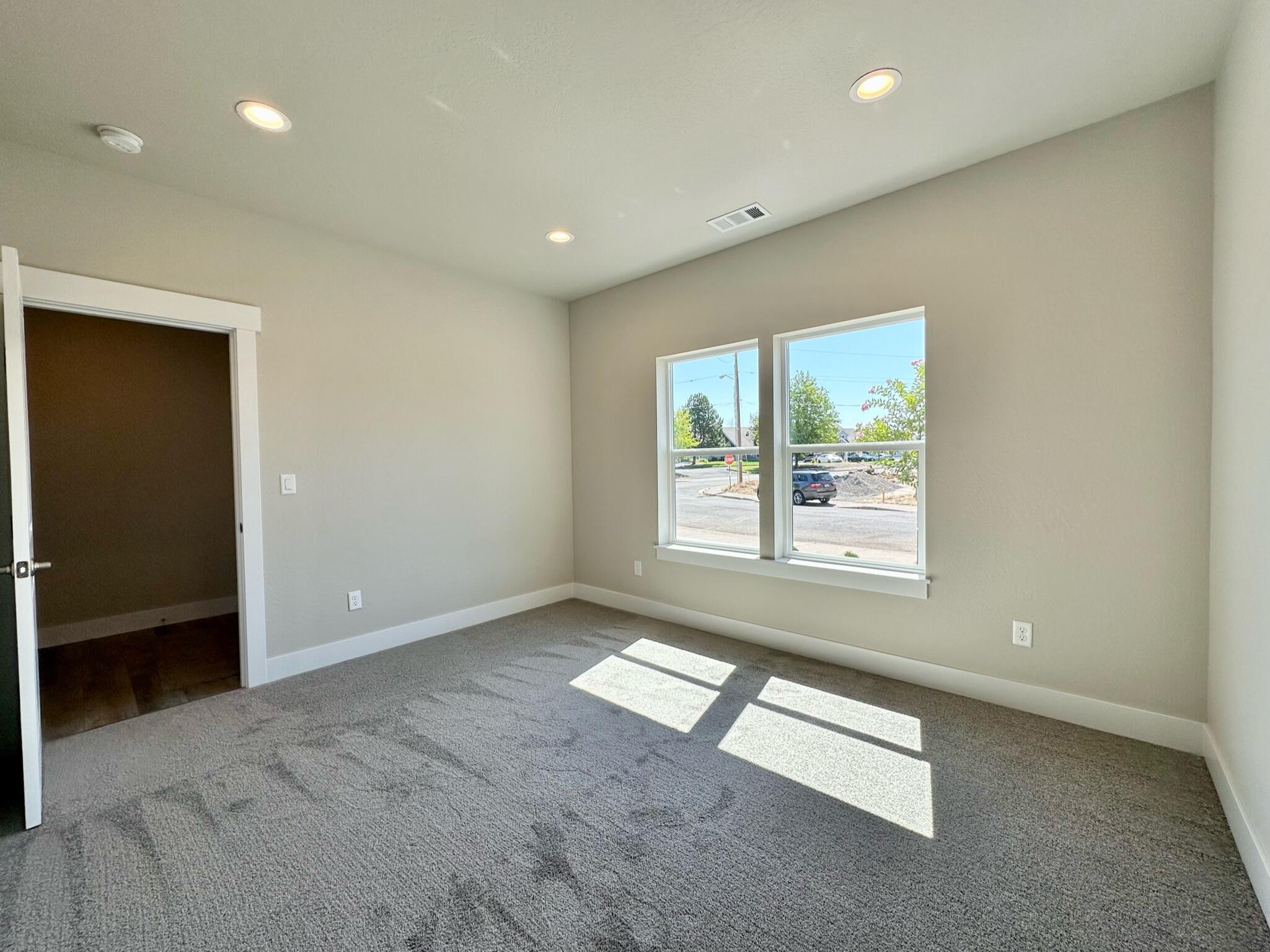 281 Autumn Ridge Road Talent, OR 97540 - Photo 4 of 39 18.5 Office