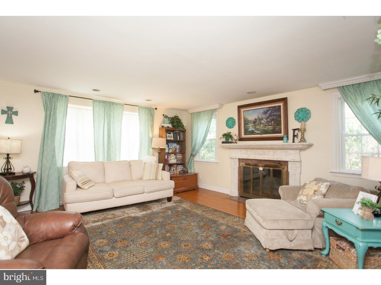 1112 Orleans Road Cheltenham, PA 19012 - Photo 7 of 22 Living Room