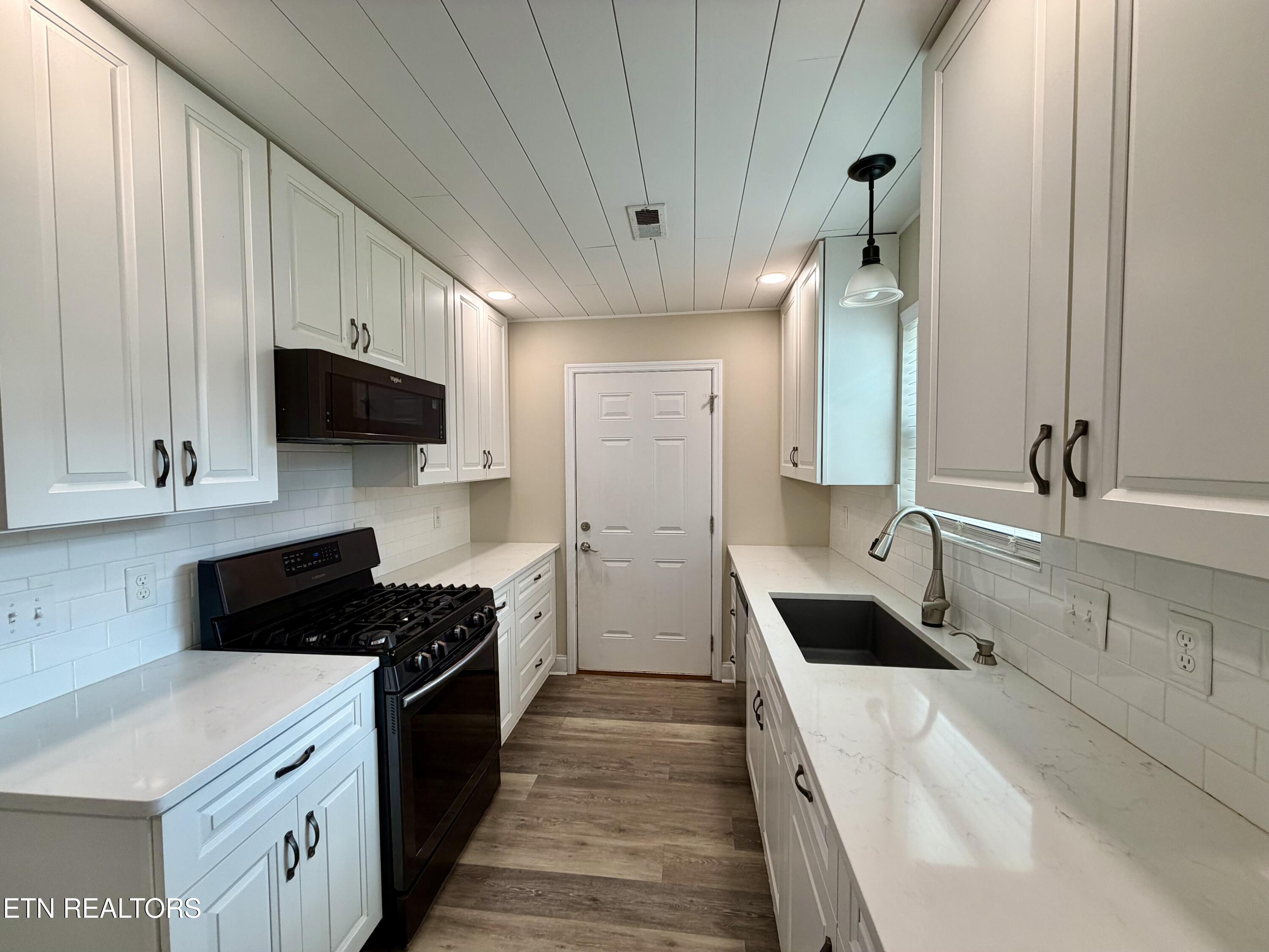 2337 Scanlon Court Powell, TN 37849 - Photo 8 of 26 IMG_8718