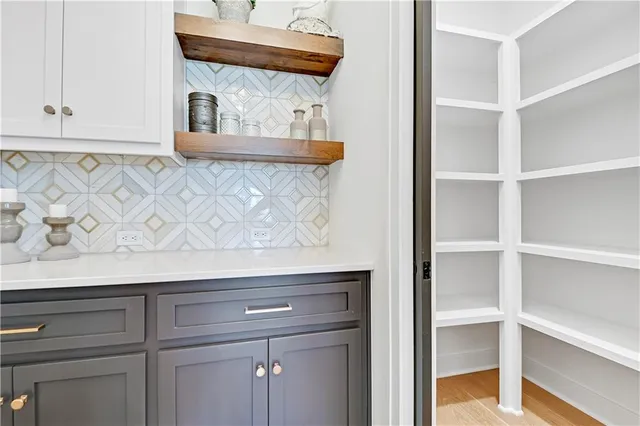 $889,900 | 24999 West 98th Place, Lenexa, KS 66227